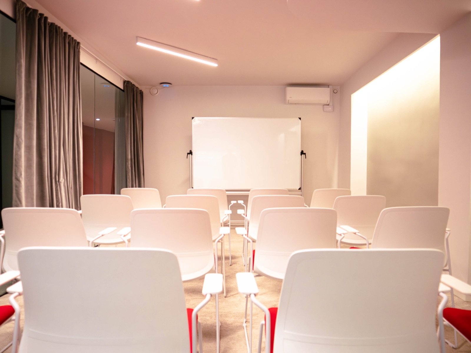 Sala G de B58 Coworking — 16 persones